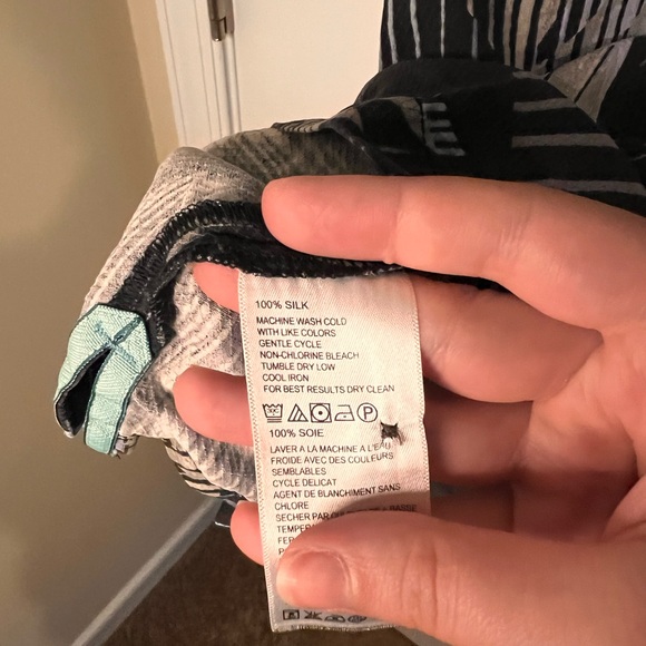 Tommy Bahama Silk Shirt Men’s Large Button Up Short Sleeve Polo - Picture 6 of 8